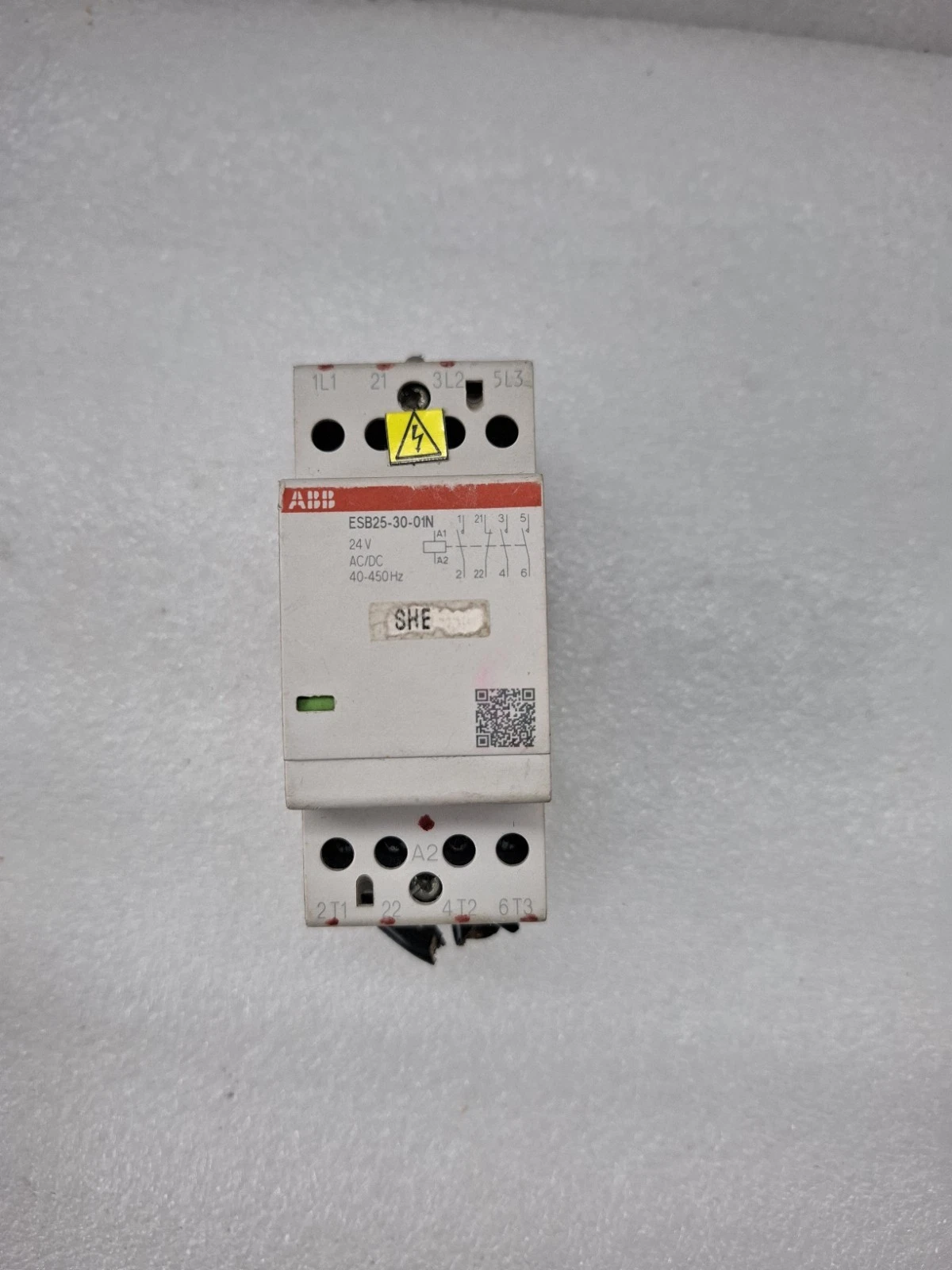 ABB ESB25-30-01N 24V AC/DC 40-450Hz CONTACTOR